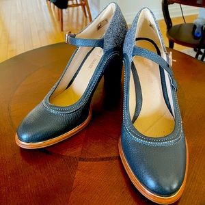 Clarks Women’s strap Heel